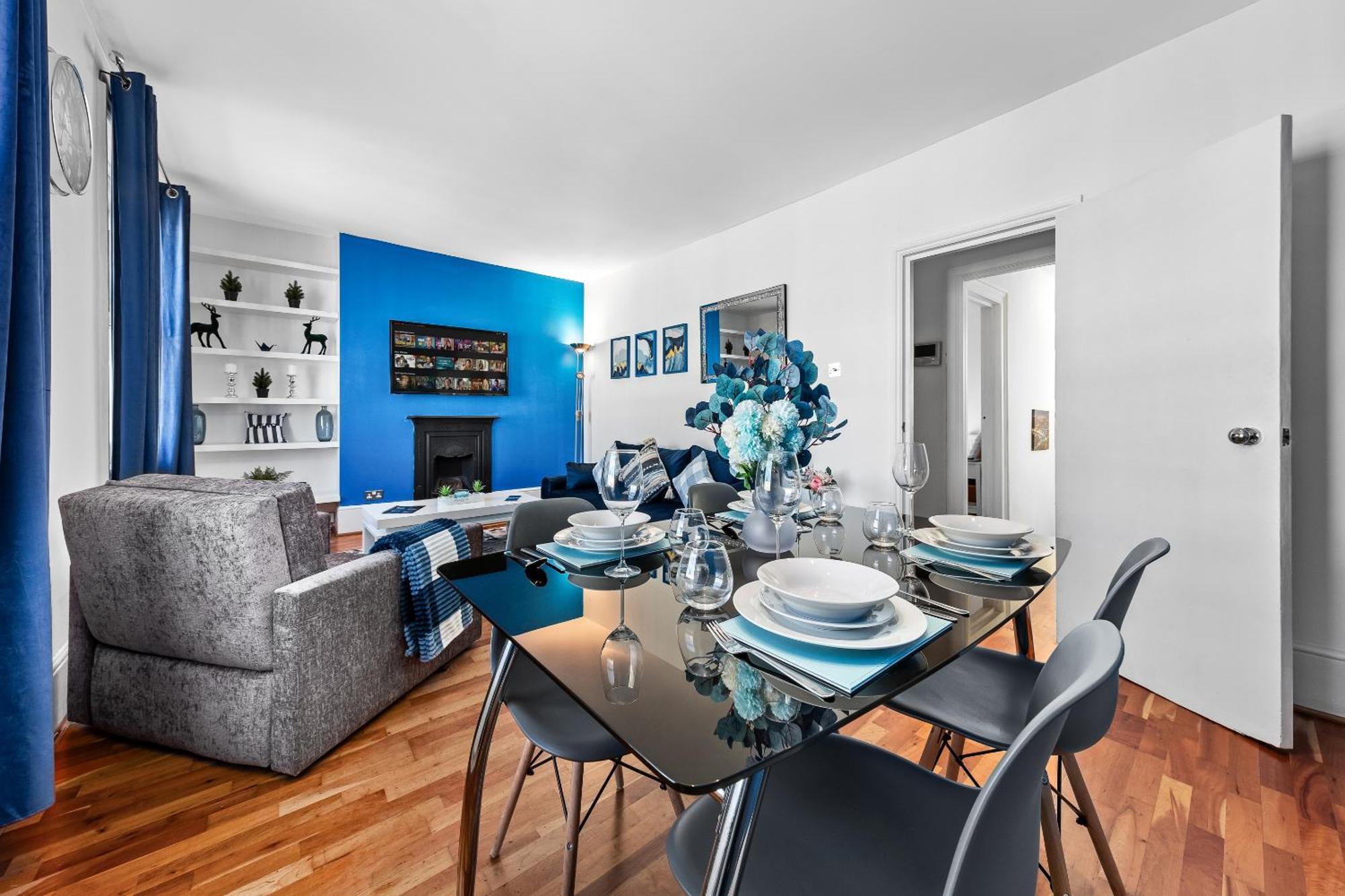 Balcony Blue Theme 1 Bedroom Central London Luxury Flat Near Hyde Park! Accommodates Up To 6! Double Sofa Bed And Next To Station! Eksteriør bilde