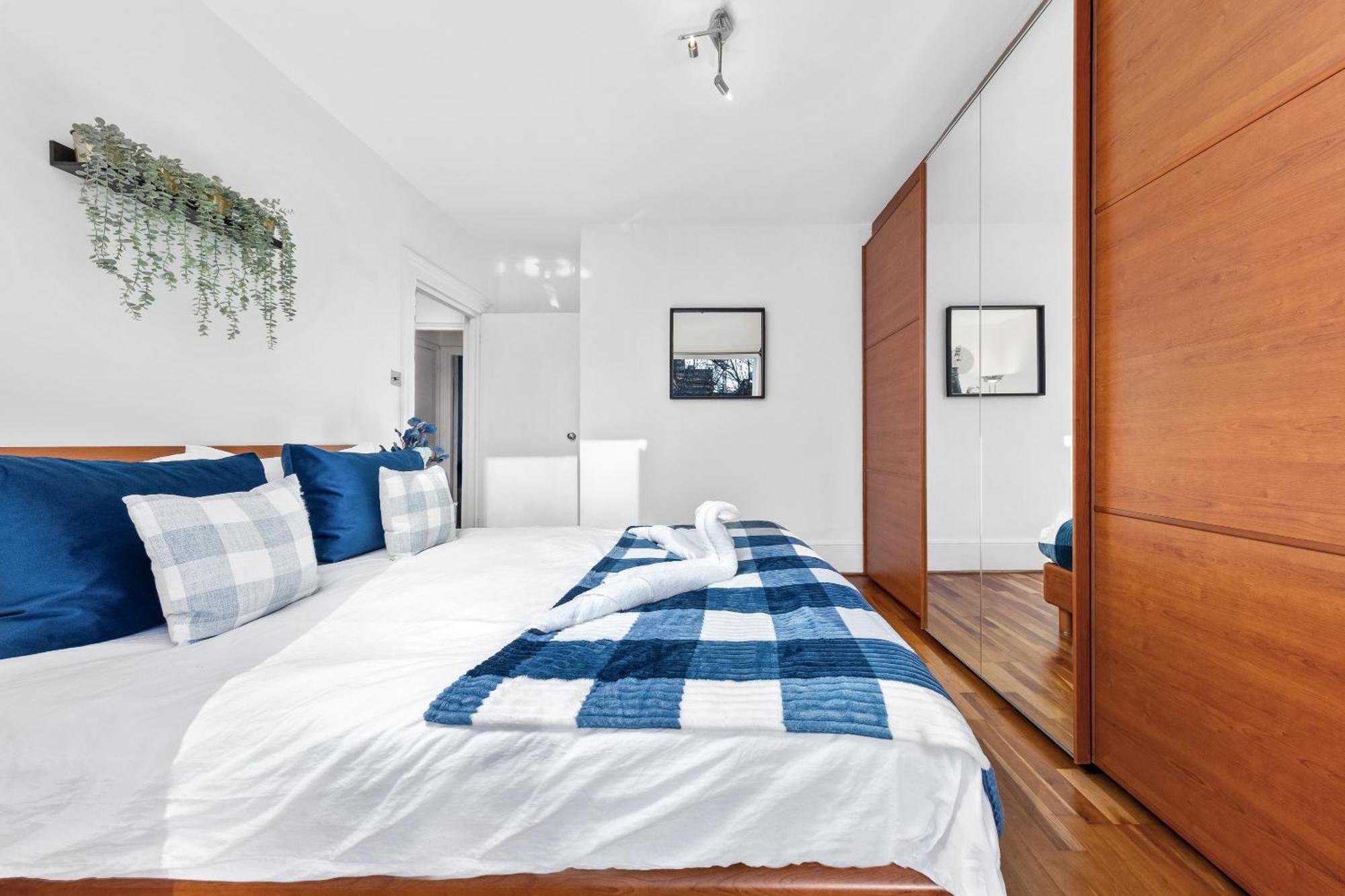 Balcony Blue Theme 1 Bedroom Central London Luxury Flat Near Hyde Park! Accommodates Up To 6! Double Sofa Bed And Next To Station! Eksteriør bilde