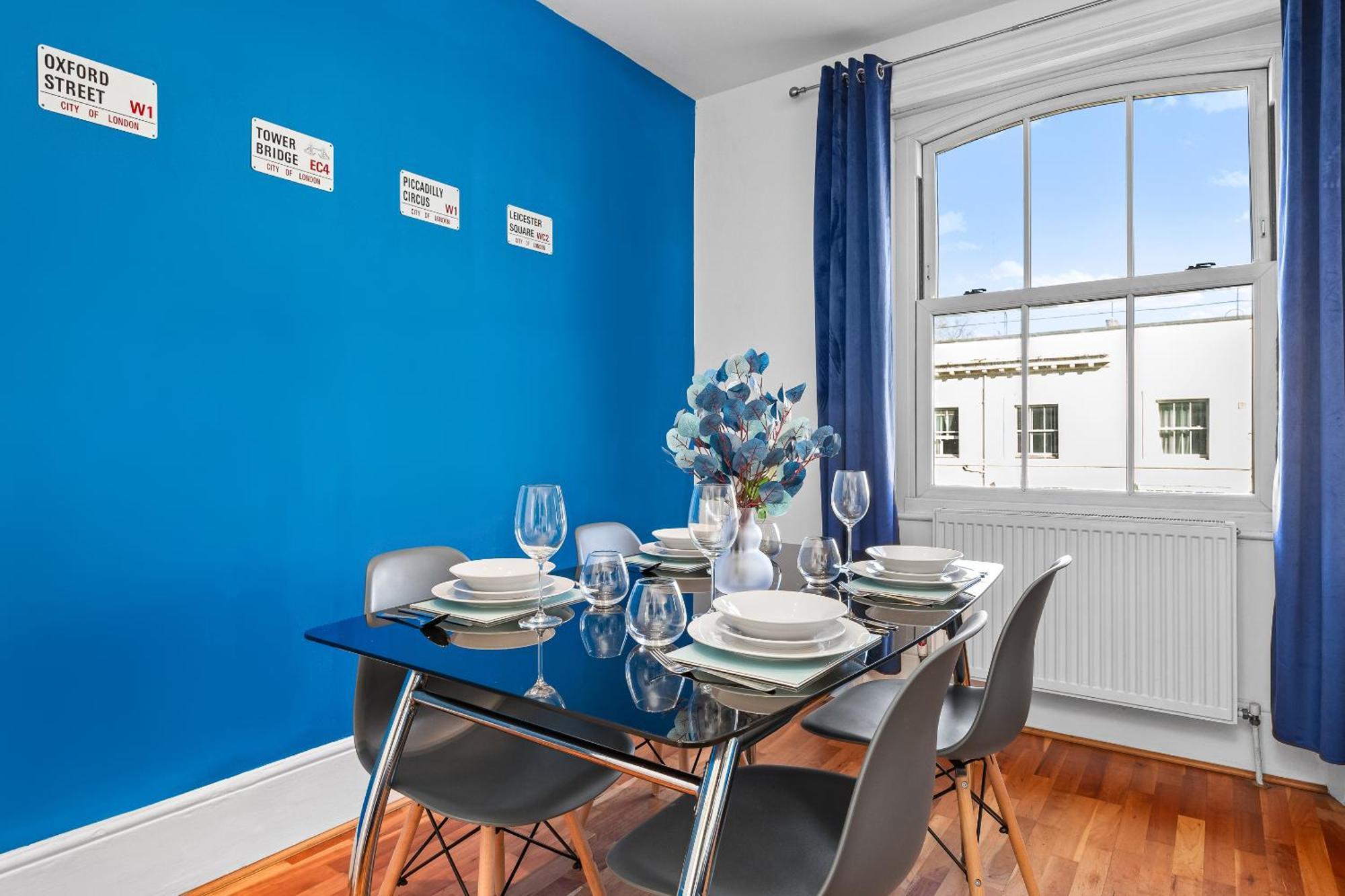 Balcony Blue Theme 1 Bedroom Central London Luxury Flat Near Hyde Park! Accommodates Up To 6! Double Sofa Bed And Next To Station! Eksteriør bilde