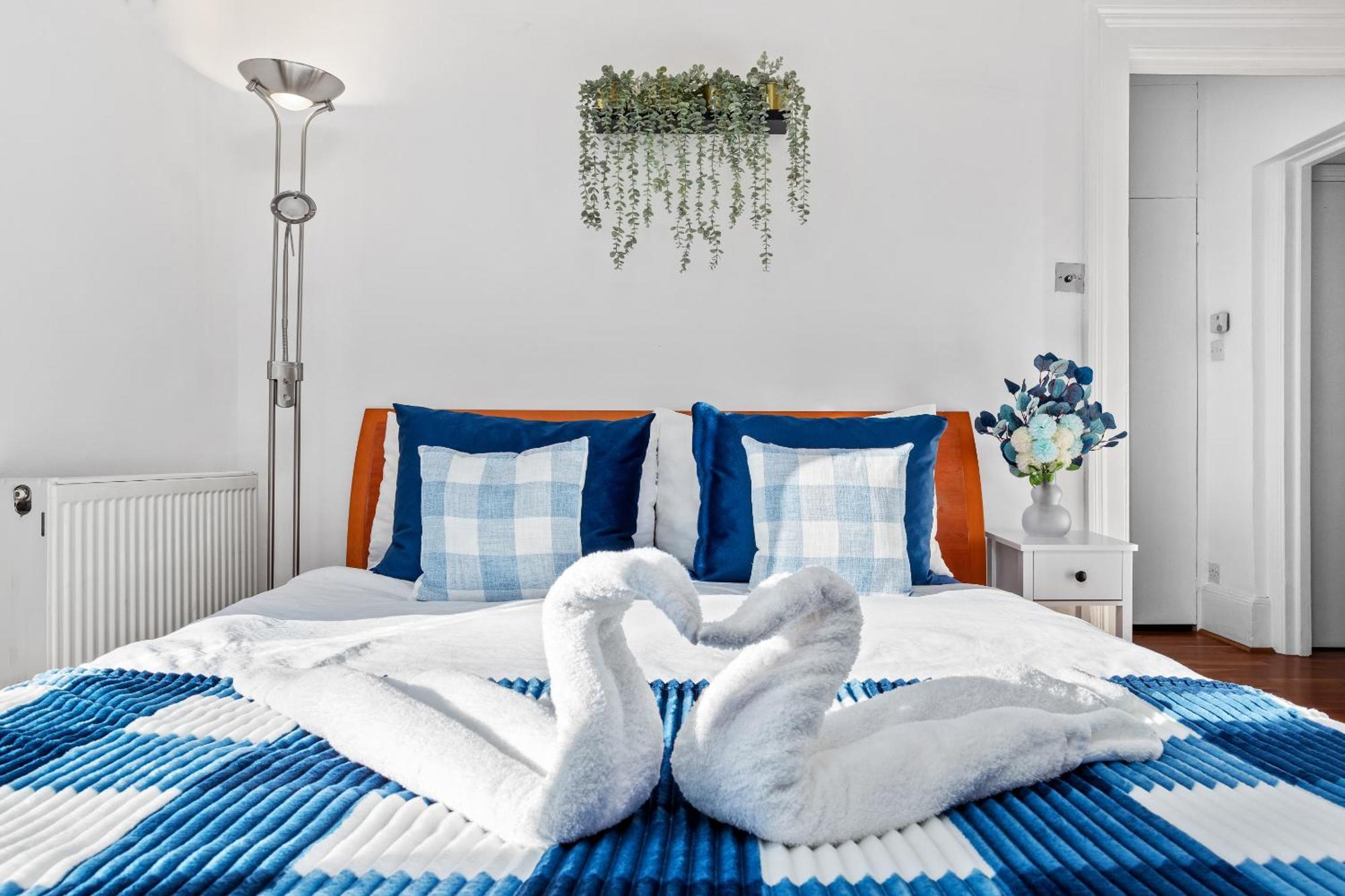 Balcony Blue Theme 1 Bedroom Central London Luxury Flat Near Hyde Park! Accommodates Up To 6! Double Sofa Bed And Next To Station! Eksteriør bilde