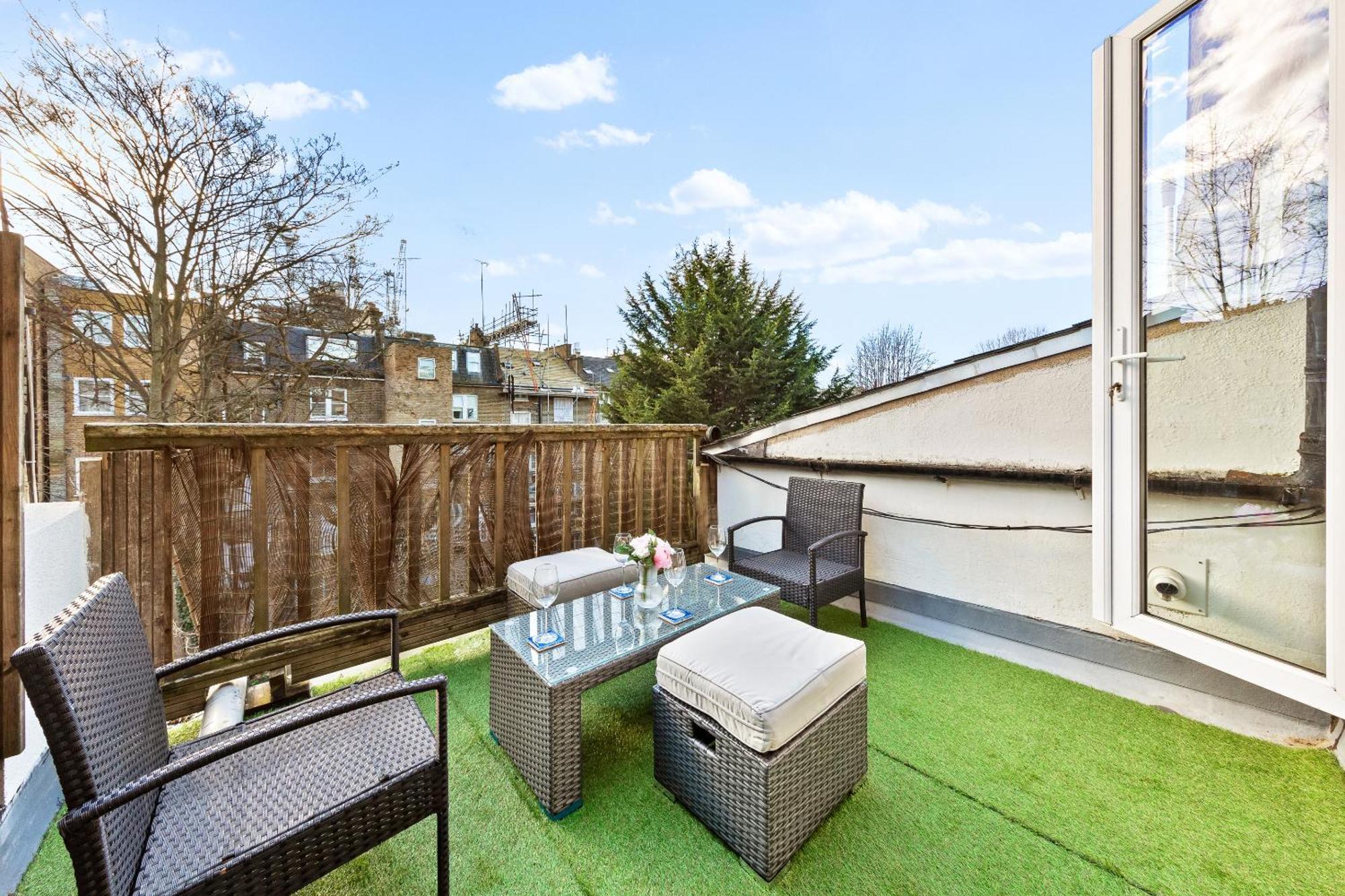 Balcony Blue Theme 1 Bedroom Central London Luxury Flat Near Hyde Park! Accommodates Up To 6! Double Sofa Bed And Next To Station! Eksteriør bilde