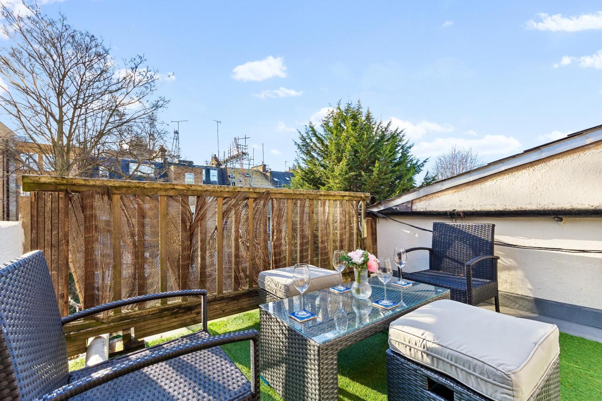 Balcony Blue Theme 1 Bedroom Central London Luxury Flat Near Hyde Park! Accommodates Up To 6! Double Sofa Bed And Next To Station! Eksteriør bilde
