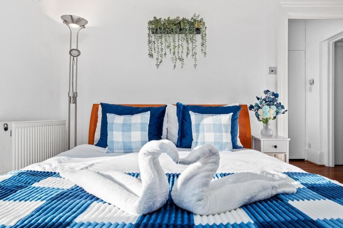 Balcony Blue Theme 1 Bedroom Central London Luxury Flat Near Hyde Park! Accommodates Up To 6! Double Sofa Bed And Next To Station! Eksteriør bilde